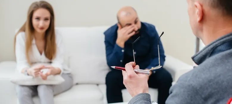 young-married-couple-men-women-talk-psychologist-therapy-session-psychology